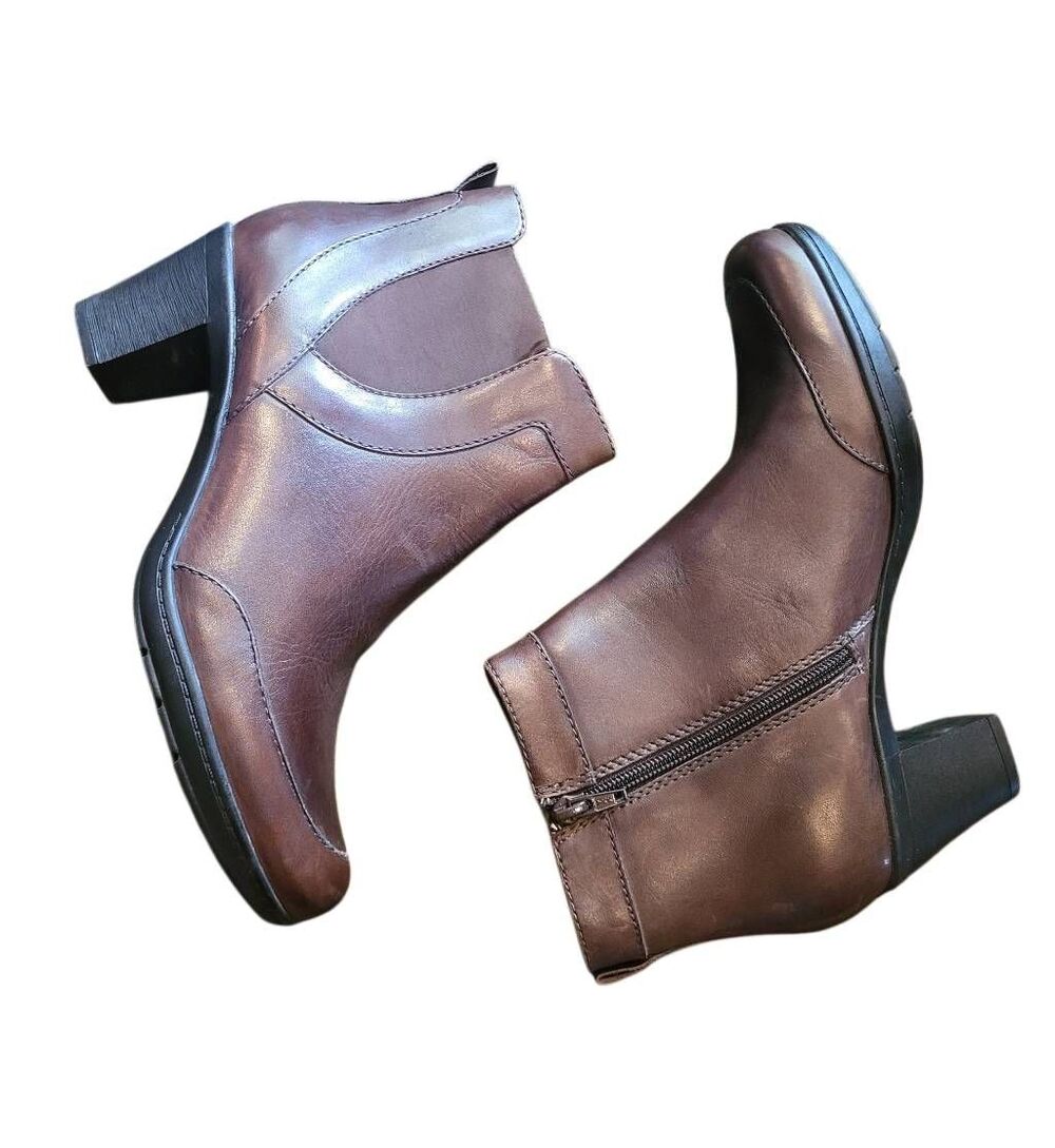 Clarks Booties Women's 9.5 Brown Leather Heeled Chelsea Boots Fall Neutral